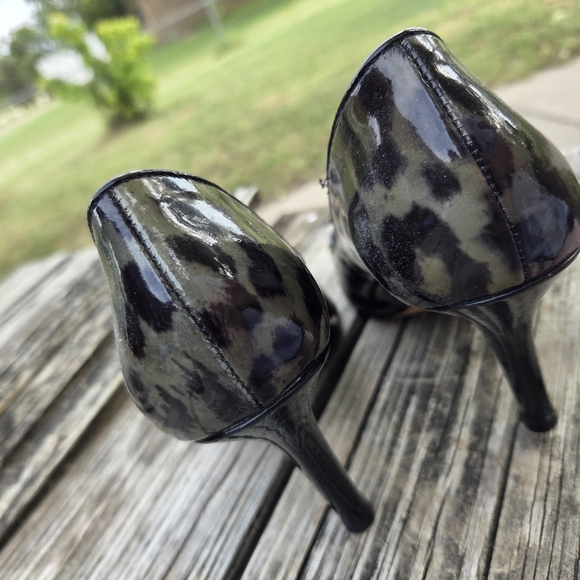 Antonio Melani Black Patent Leopard Cheetah Print Open Toe Heels With Bow - Picture 7 of 13